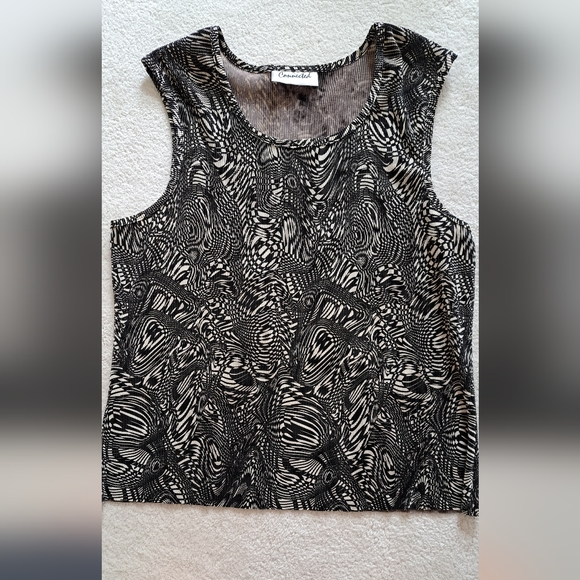Sleeveless top. Geometric pattern. Size L - Picture 1 of 4